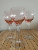 3 kristallen wijnglazen. Rosé kleur coupe. Mooie voet, Ophalen of Verzenden