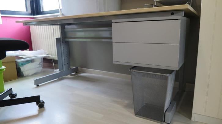 bureautafel met stoel en hangkast - bureau, Huis en Inrichting, Bureaus, Zo goed als nieuw, Bureau, Ophalen