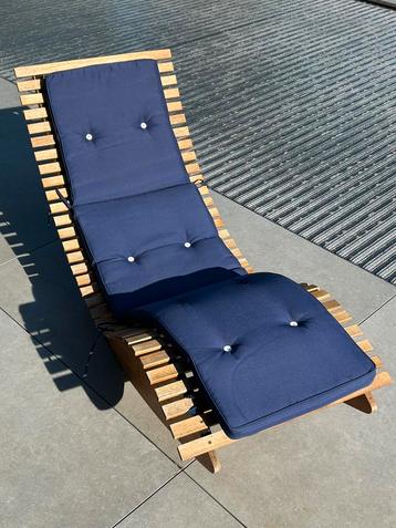 Chaise longue en bois avec coussin neuf beschikbaar voor biedingen