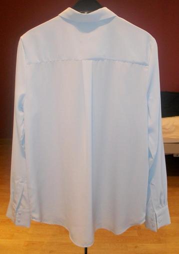 Te koop: Mooi licht blauw hemd beschikbaar voor biedingen