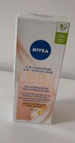 Nivea 5 In 1 BB Dagcrème SPF15, Nieuw, Gehele gezicht, Ophalen of Verzenden, Verzorging