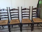 4 houten stoelen met biezen, Ophalen, Zo goed als nieuw