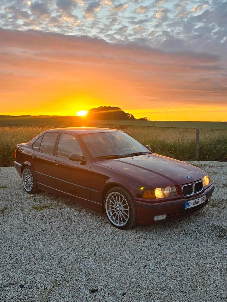 BMW E36 320i M50 uit 1991 — Handgeschakelde versnellingsbak, Auto's, BMW, Particulier, Handgeschakeld, Zwart, Zwart, Leder, Ophalen