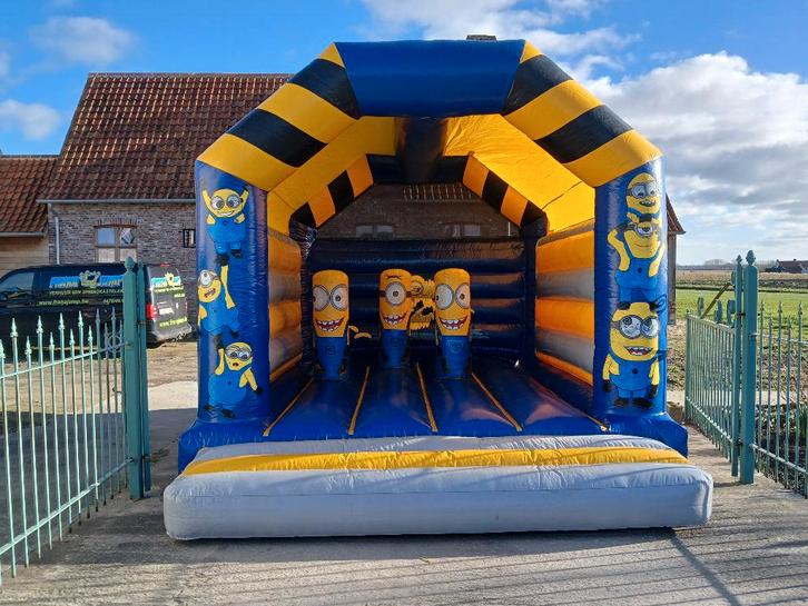 Springkasteel "The Minions" met 3 obstakels, Hobby & Loisirs créatifs, Articles de fête | Location, Utilisé, Enlèvement