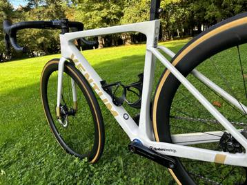 Racefiets met Dura Ace 12sp DI2. Competitiefiets beschikbaar voor biedingen