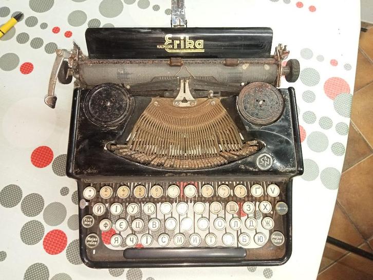 Typemachine Erika Naumann cyrillisch, Antiek en Kunst, Curiosa en Brocante, Ophalen of Verzenden