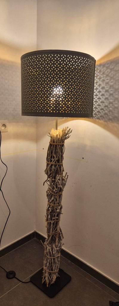 Zwevende houten vloerlamp, Huis en Inrichting, Lampen | Vloerlampen, Hout, Ophalen