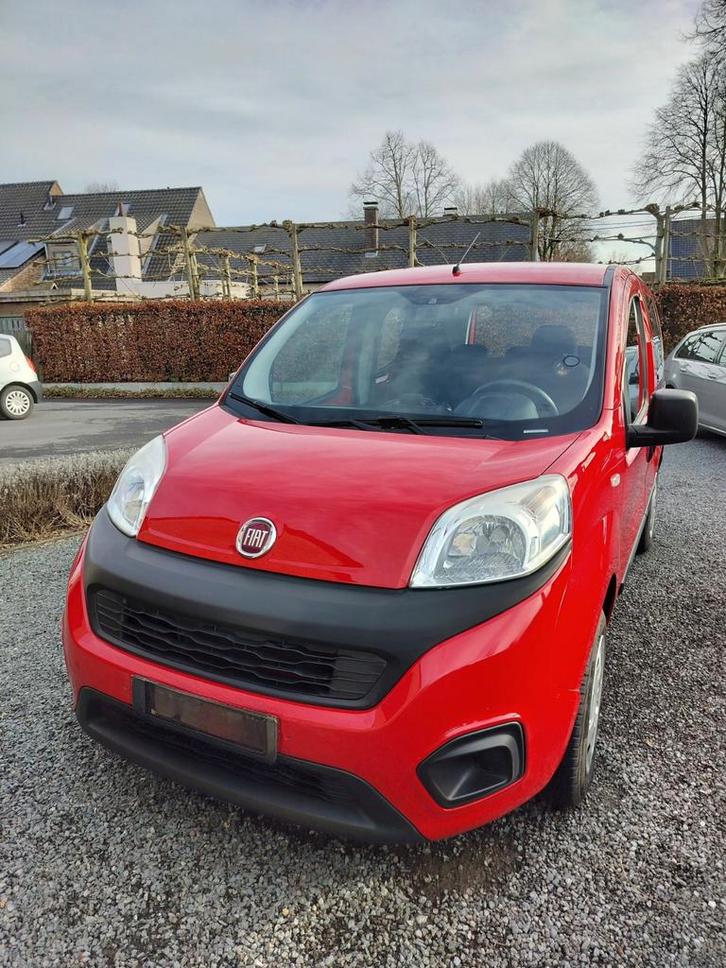 Fiat Qubo - 2017 - 1.4 benzine - 78.800 km, Auto's, Fiat, Particulier, Qubo, Benzine, Euro 6, Rood, Voorwielaandrijving, Onderhoudsboekje