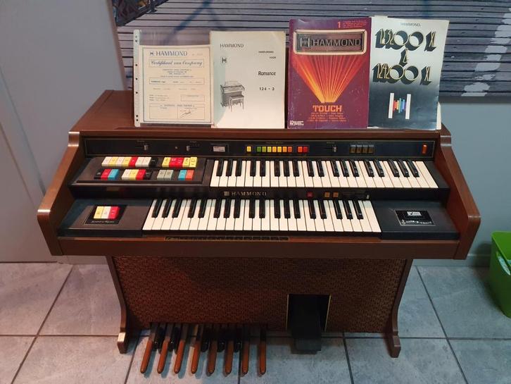 Hammond orgel, model 124-4, bouwjaar 1982, Musique & Instruments, Orgues, Utilisé, Orgue Hammond, 2 claviers, Enlèvement