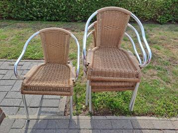 4 rieten tuinstoelen met leuning.  beschikbaar voor biedingen