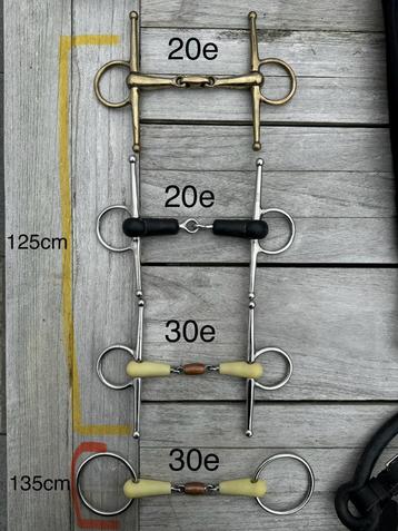 Différents mors cheval  disponible aux enchères