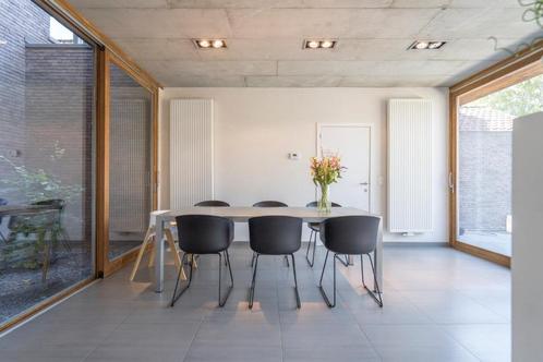 Inox eettafel met 6 moderne zwarte stoelen, Huis en Inrichting, Tafels | Eettafels, Ophalen