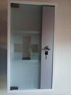 Apotheek kastje met 2 sleutels, Huis en Inrichting, Ophalen of Verzenden, Zo goed als nieuw