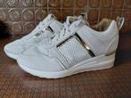 Sneakers met slede hak en veters. Maat 41, Wit, Ophalen of Verzenden, Zo goed als nieuw, Sneakers