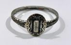 Zilverkleurige armband met medaillon, Ophalen of Verzenden, Zo goed als nieuw, Zilver