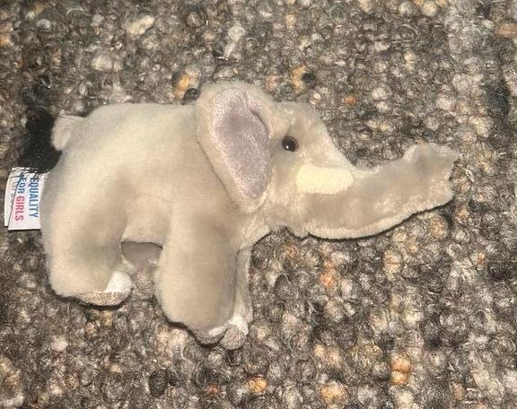 Kleine olifant knuffel, Enfants & Bébés, Jouets | Peluches, Neuf, Éléphant, Enlèvement ou Envoi