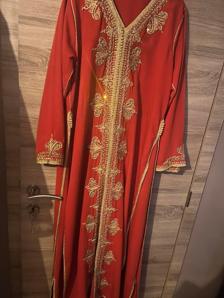 Kaftan/caftan /takchita orange avec cristaux brillant  44/46, Kleding | Dames, Gelegenheidskleding, Zo goed als nieuw, Oranje