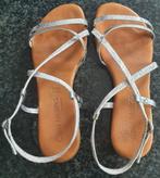 Wit-zilverkleurige sandalen van Carla Molina maat 36, Kleding | Dames, Schoenen, Wit, Carla Molina, Gedragen, Sandalen of Muiltjes