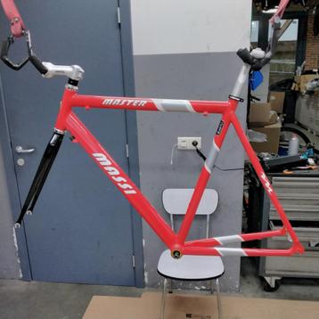 Frame race 57 cm classic + toebehoren nieuw ! Massi master beschikbaar voor biedingen