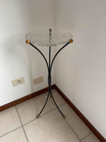 Table d’appoint avec plateau beschikbaar voor biedingen