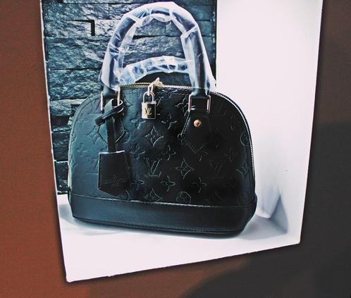 LV TAS BAG - Néo Alma BB Monogram Canvas-Empreinte Leather, Handtassen en Accessoires, Tassen | Damestassen, Nieuw, Handtas, Overige kleuren