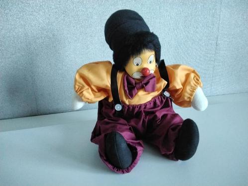Ancienne poupée clown tête en céramique corps en tissu., Collections, Poupées, Utilisé, Poupée, Enlèvement ou Envoi
