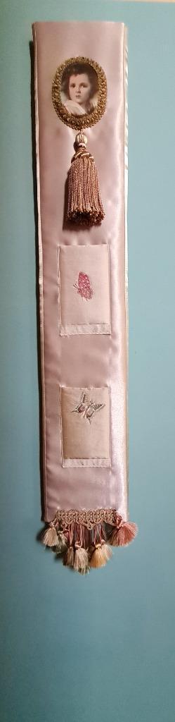 Romantische vide-poche paneel in satijn en zijde, Antiek en Kunst, Antiek | Woonaccessoires, Ophalen of Verzenden