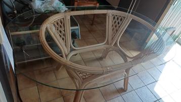 Glazen tafel met rieten onderstel 150 x 95 beschikbaar voor biedingen