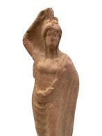Tanagra terracotta beeldje 5e eeuw voor Christus Groot-Griek, Antiek en Kunst, Ophalen of Verzenden