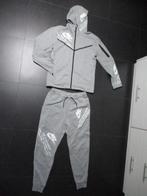 Nike nieuw set ,jas met kap fleece + broek fleece, Kleding | Heren, Fitness, Nike, Nieuw, Ophalen of Verzenden