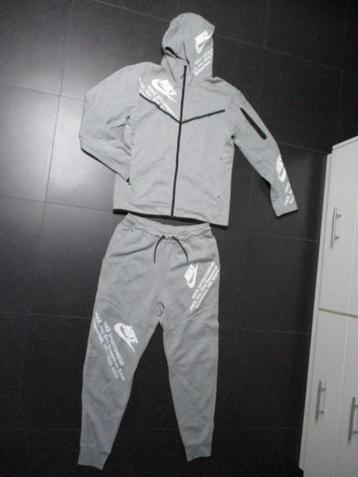 Nike nieuw set ,jas met kap fleece + broek fleece beschikbaar voor biedingen