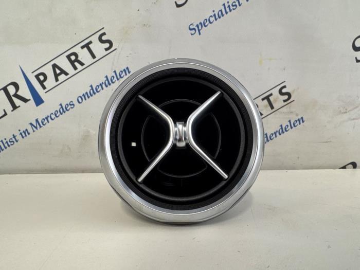 Grille aération tableau de bord d'un Mercedes GLA, Autos : Pièces & Accessoires, Tableau de bord & Interrupteurs, Mercedes-Benz