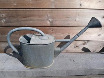 Gieter tin beschikbaar voor biedingen