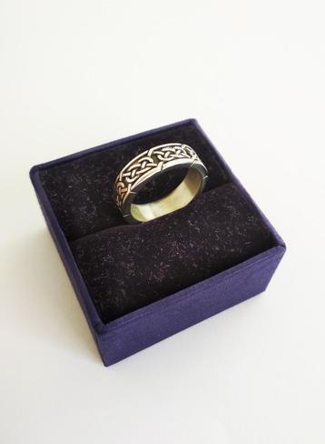 Zilveren ring met Keltisch patroon   beschikbaar voor biedingen