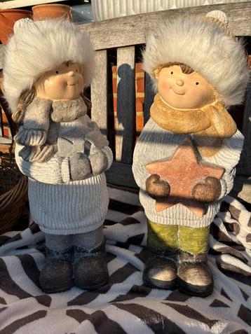 Schattig koppel beeldjes winter beschikbaar voor biedingen