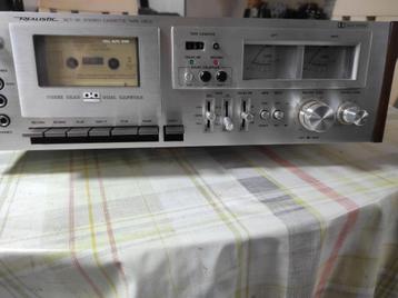 REALISTIC cassette deck.GEREVISEERD . PERFECTE staat beschikbaar voor biedingen