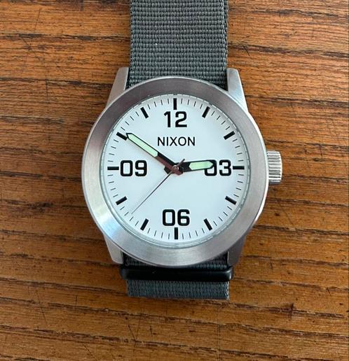 Nixon Private - White, Handtassen en Accessoires, Horloges | Heren, Zo goed als nieuw, Polshorloge, Overige merken, Ophalen