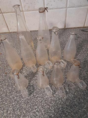 11 Oude vogeldrinkbakjes beschikbaar voor biedingen