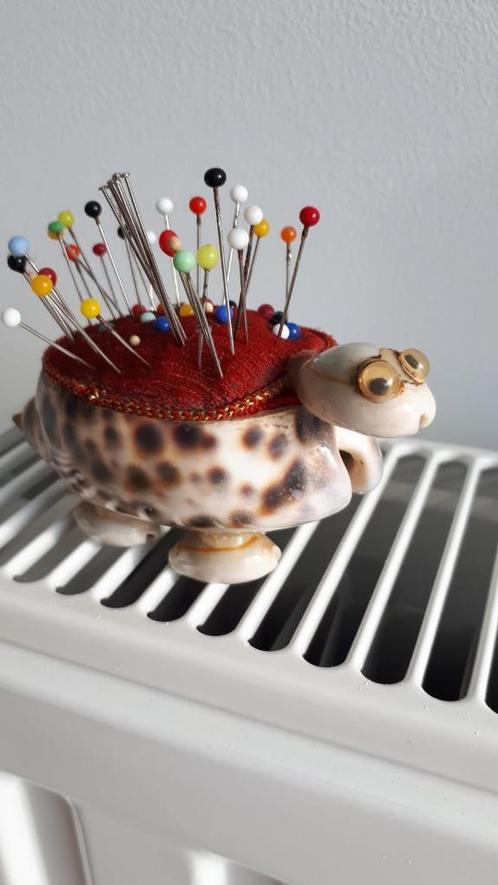 Schildpad gemaakt van zeeslakken - speldenkussen, Antiek en Kunst, Curiosa en Brocante, Ophalen of Verzenden