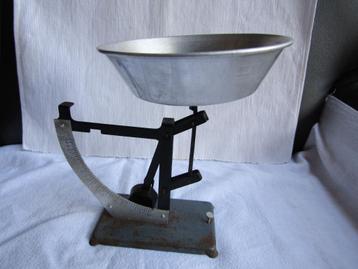 Oude weegschaal (0 tot 250 g), type met lettergewicht beschikbaar voor biedingen