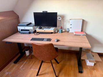 Prachtige elektrische zit-sta bureau van 180cm beschikbaar voor biedingen
