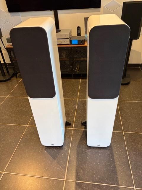 Q Acoustics 3050 Hoogglans wit, TV, Hi-fi & Vidéo, Enceintes, Utilisé, Haut-parleurs Frontaux, Arrière ou Stéréo, 60 à 120 watts