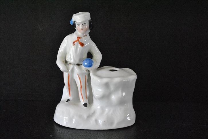 19e eeuws porseleinen beeldje Titi Parisian Gavroche cap, Antiek en Kunst, Antiek | Porselein, Ophalen of Verzenden