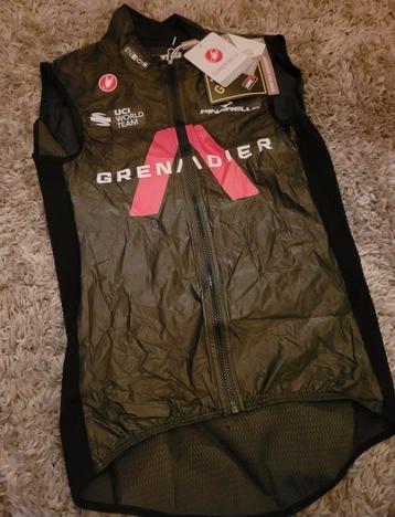Team Ineos Grenadier regenjack (Castelli) beschikbaar voor biedingen