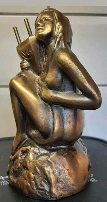 Bronzen Erotisch beeldje getekend
 beschikbaar voor biedingen