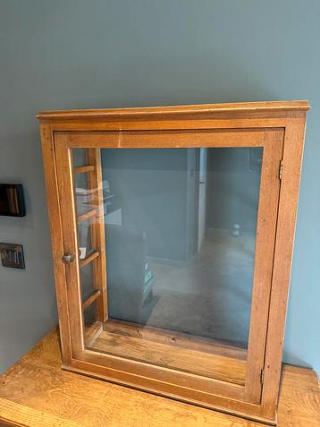 Antiek vitrine eiken kastje