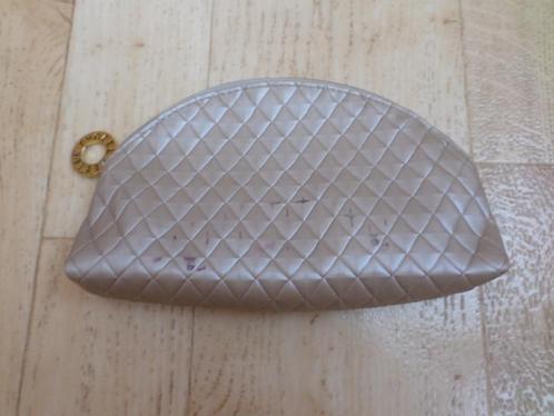 Estée Lauder beige diamanten make-uptas met ritstrekker, Handtassen en Accessoires, Tassen | Damestassen, Gebruikt, Overige typen