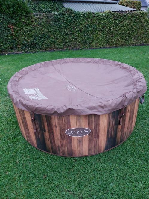 Lay-z-spa Helsinki, Tuin en Terras, Bubbelbaden en Hottubs, Gebruikt, Opblaasbaar, Afdekzeil, Filter, Pomp, Ophalen