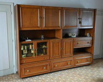 Wandkast beschikbaar voor biedingen