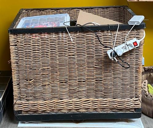 Oude industriële mand, Huis en Inrichting, Woonaccessoires | Schalen en Manden, Gebruikt, Mand, Rechthoekig, Riet, Ophalen